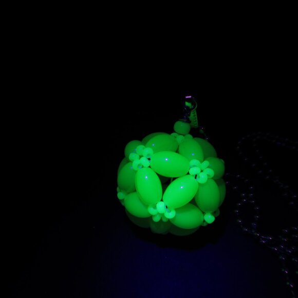Uranium glass beaded bead - Picture 12 of 12